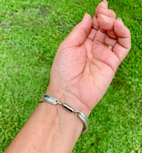 Load image into Gallery viewer, Silverware handles WHITE PEARL bracelet