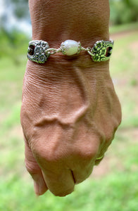 Silverware handles WHITE PEARL bracelet